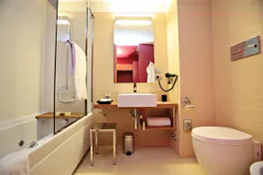 Cosmopolitan Hotel - Bathroom