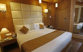 Clarks inn srinagar - Room