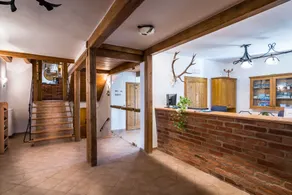 Wellness Hotel Holzberg - krytý relaxační bazén, dětský bazén, whirlpool, sauna, restaurace, bowling, venkovní hřiště, herna, pingpong, billiard - Reception