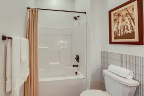 Downtown Grand Haven Condo - Walk to Boardwalk! - Intérieur