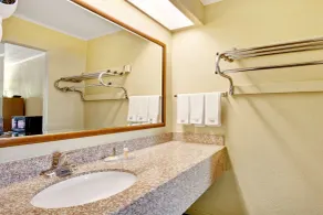 Days Inn by Wyndham Knoxville West - Salle de bain