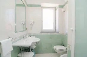 Hotel Flora Wellness & Beauty - Baño