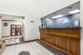 Days Inn & Suites by Wyndham Huntsville - Hall