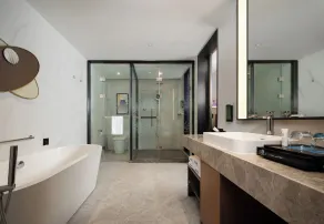 Hampton by Hotel Zhangjiajie National Forest Park-10min walk to biaozhi gate - Badezimmer