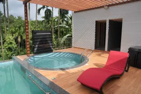 Green Lagoon Retreat - Piscina