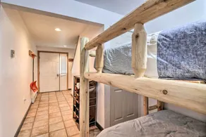 Near Lake Granby: Grand Lake Townhome w/ Views - Intérieur
