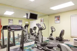 Days Inn & Suites by Wyndham Savannah North I-95 - Salle de remise en forme