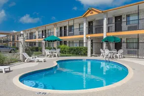 Days Inn Windcrest by Wyndham San Antonio - Piscine