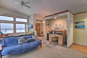 Spacious Family Home w/ Deck + Million-dollar View - Interiør