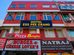 Hotel SP Grand Sector 55 By OTABoostup - Pormenores do exterior