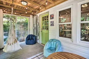 Whimsical Bat Cave Cottage w/ Fire Pit! - Interiør
