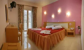 Theofilos Classic Hotel - Vue de la chambre