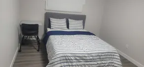 A Cozy home away from home at South East Calgary - Værelse