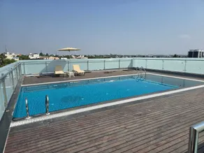 The Lynora - Pool