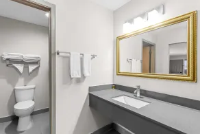 Days Inn by Wyndham Huntington - Salle de bain