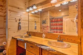 Creekside Broken Bow Cabin w/ Hot Tub & Fire Pit! - Interiør