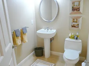 Luxurious Esplanade condo overlooking bay - Baño