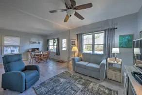 Serene West Cape May Getaway: Walk to Beach! - Innvendig