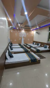 Hotel Shakuntla Palace - 400 Meters away from Vishnu Pad Temple 7 mins walk - Room