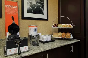 Hampton Inn & Suites Buffalo - Restaurang