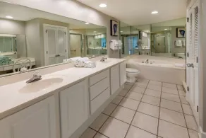 Palm Beach Resort Orange Beach a Ramada by Wyndham - Salle de bain