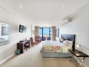 Blue Emerald Villa - Heated Pool - Room