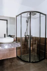 Văn Lâm Hotel - Bathroom