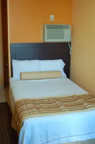BLUE SKY INN Glens Falls-Saratoga-Lake George - Room