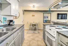 Coastal Condo w/ Pool Access - Steps to Beach - Interior