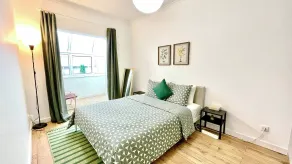 Charming 2-Bedroom Apartment in Almada, Near Lisbon - Værelse
