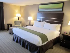 Holiday Inn Express Golden-Kicking Horse by IHG - Chambre