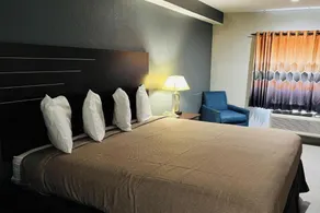 Regency Inn & Suites Houston East I 10 - Room