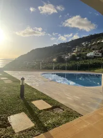 Luxury villa with private heated pool, garden and views of the sea and mountains. - Basseng