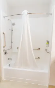 Holiday Inn Express Hotel & Suites Greenville by IHG - Badezimmer
