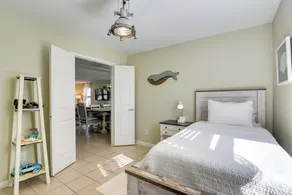 Galloping Seahorse Seabrook Home ~ 4 Mi to Nasa! - Interior