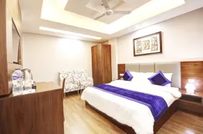 The Majesty Hotel - Room