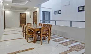 Treebo Modern Stays - Hall