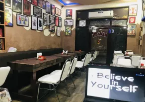 Lucky Restaurant & Guest House Near Taj Mahal - Restaurant