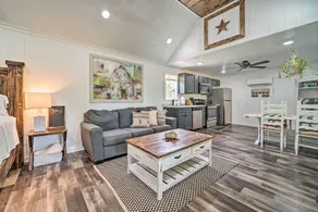 Broken Bow Cabin on 15 Acres w/ Stocked Fish Pond! - Interiør