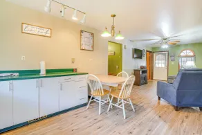 Quaint Zanesville Home w/ Game Room & Yard! - Intérieur