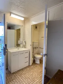 Snow Season Motor Inn - Baño