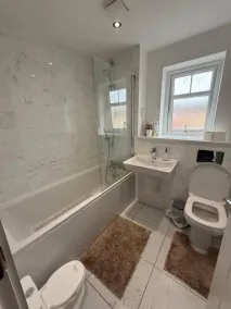 Charming 2-bedroom House Rental in Newport, UK - Bad