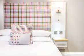 White Hart Hotel & Apartments - Room