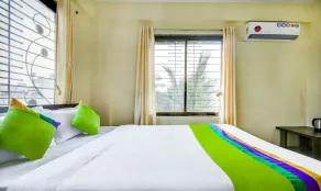 Treebo Sayaji Residency - Room