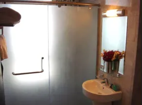 Paragon Hotel Apartments - Bathroom