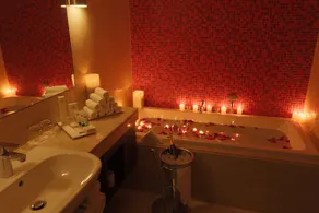 Ramada by Wyndham Lucknow Hotel and Convention Center - Room