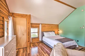 < 1 Mi to Dtwn Suttons Bay! Studio w/ Shared Beach - Innvendig