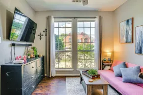 Explore & Unwind: Charming Bedford Apartment - Innenbereich