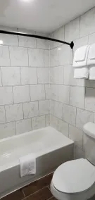 Travelodge by Wyndham Livonia Canton Novi Detroit Area - Salle de bain