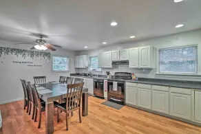 Hot Tub & Yard: Stroudsburg Home in Poconos - Interiør